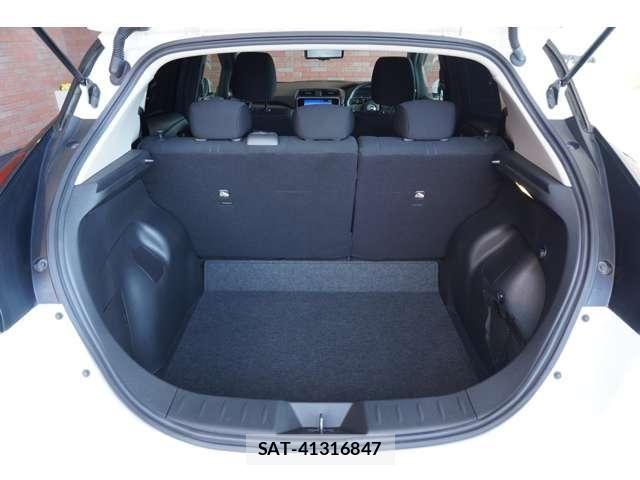 Nissan LEAF 2022-01 8659824-7
