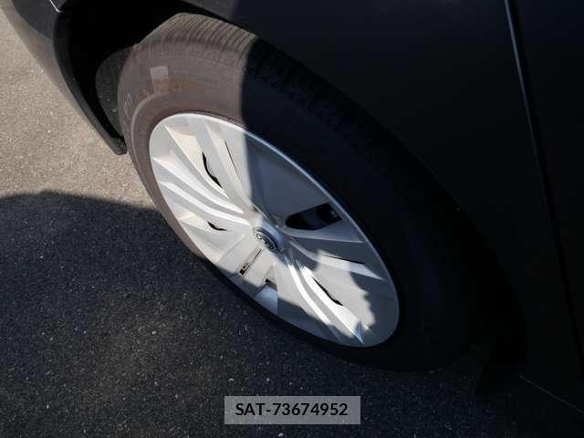 Nissan LEAF 2022-02 8685811-9