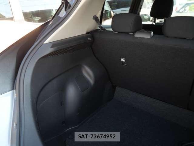 Nissan LEAF 2022-02 8685811-21