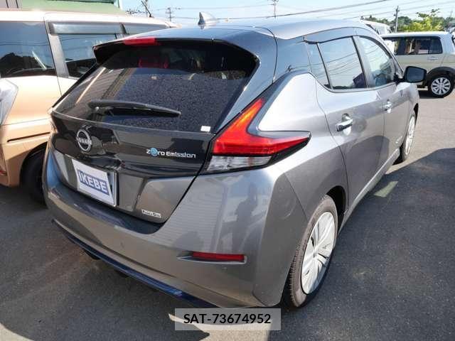Nissan LEAF 2022-02 8685811-6