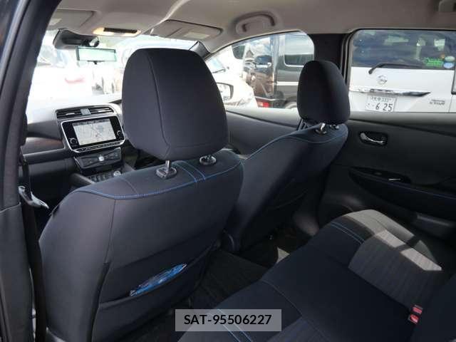 Nissan LEAF 2022-07 8685809-14
