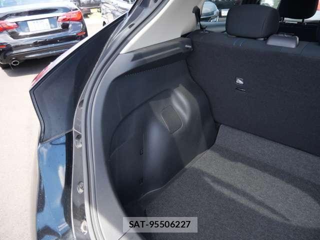 Nissan LEAF 2022-07 8685809-22