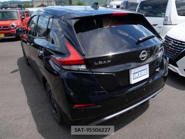 Nissan LEAF 2022-07 8685809-4