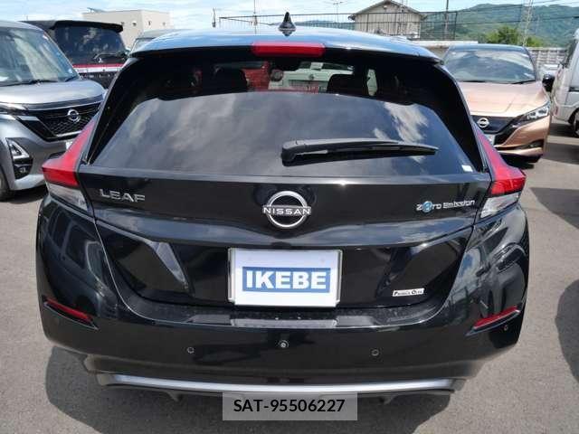 Nissan LEAF 2022-07 8685809-5
