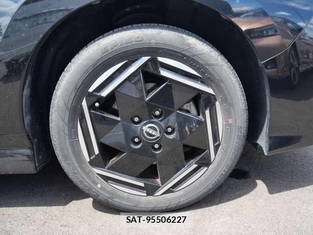 Nissan LEAF 2022-07 8685809-7