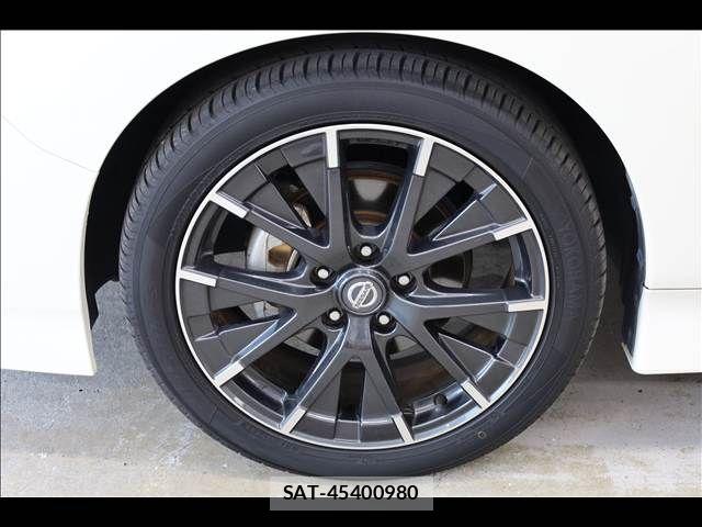 Nissan LEAF 2019-05 8685810-13