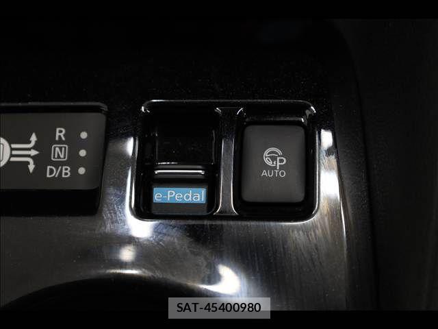 Nissan LEAF 2019-05 8685810-4