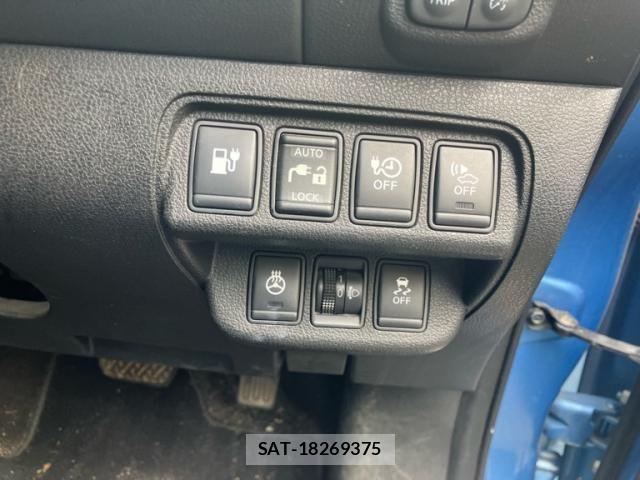 Nissan LEAF 2013-10 8743275-18