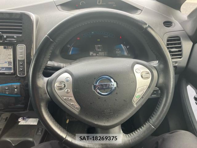 Nissan LEAF 2013-10 8743275-19