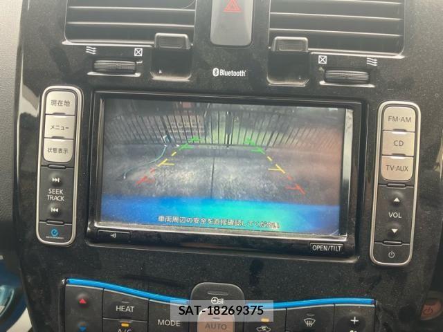 Nissan LEAF 2013-10 8743275-23