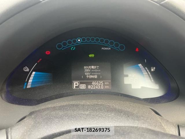Nissan LEAF 2013-10 8743275-26