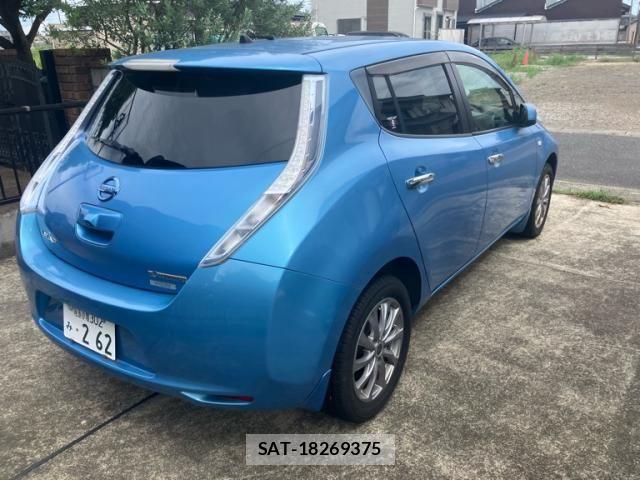 Nissan LEAF 2013-10 8743275-2