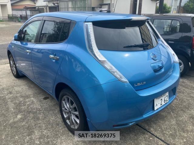 Nissan LEAF 2013-10 8743275-3