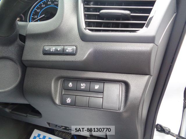 Nissan LEAF 2023-12 8743253-12