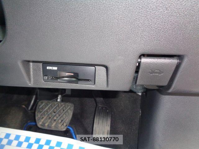Nissan LEAF 2023-12 8743253-13