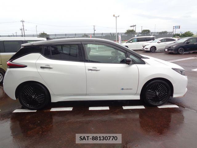 Nissan LEAF 2023-12 8743253-4