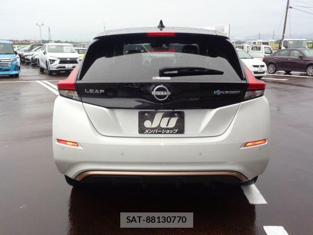 Nissan LEAF 2023-12 8743253-6