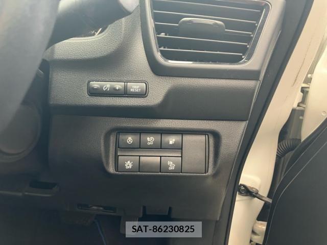 Nissan LEAF 2018-06 8743264-17