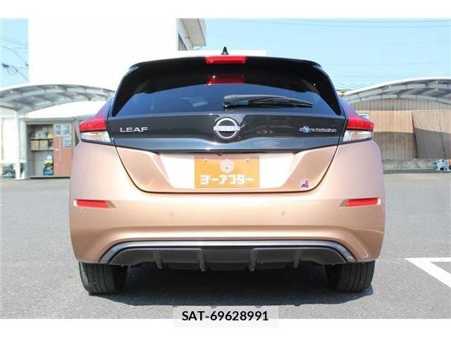 Nissan LEAF 2022-11 8743258-9