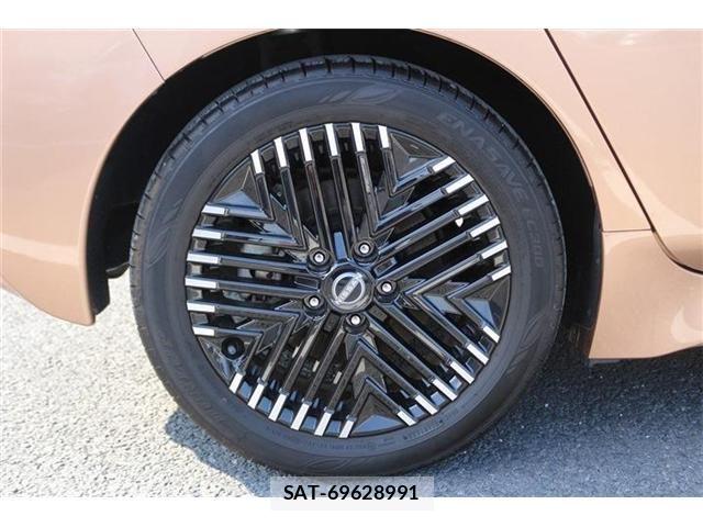Nissan LEAF 2022-11 8743258-13