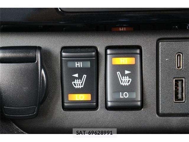 Nissan LEAF 2022-11 8743258-6