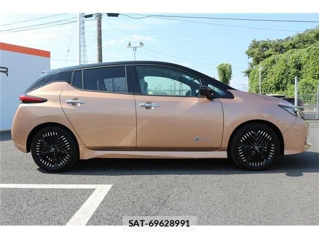 Nissan LEAF 2022-11 8743258-8