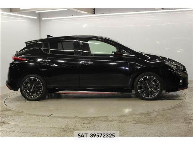 Nissan LEAF 2022-02 8743255-5