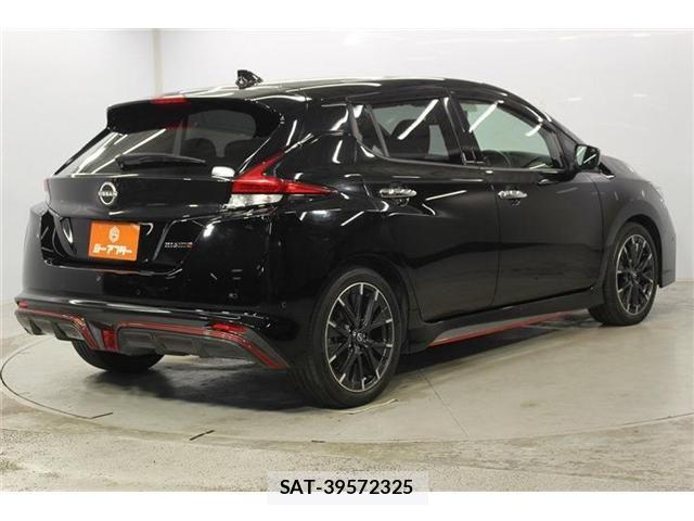 Nissan LEAF 2022-02 8743255-6