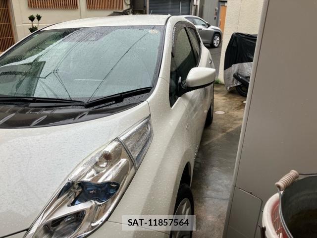 Nissan LEAF 2017-09 8743276-9