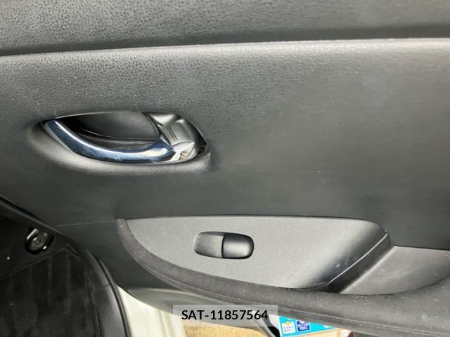 Nissan LEAF 2017-09 8743276-12