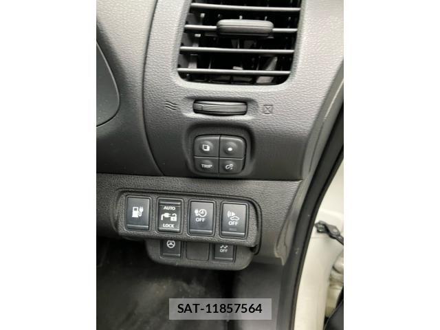 Nissan LEAF 2017-09 8743276-15