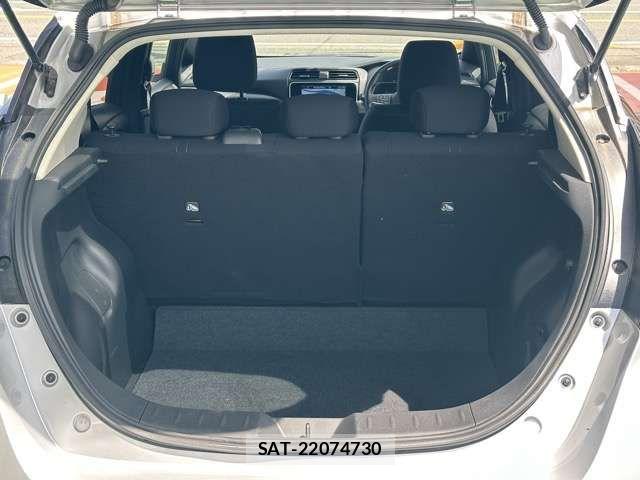 Nissan LEAF 2023-10 8796406-9