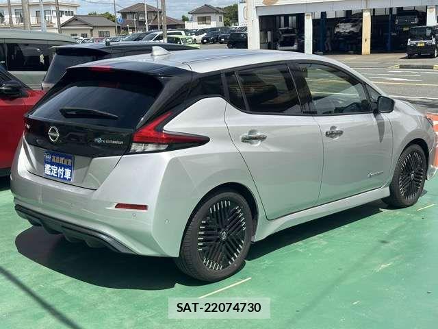Nissan LEAF 2023-10 8796406-11