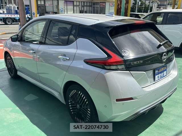 Nissan LEAF 2023-10 8796406-3