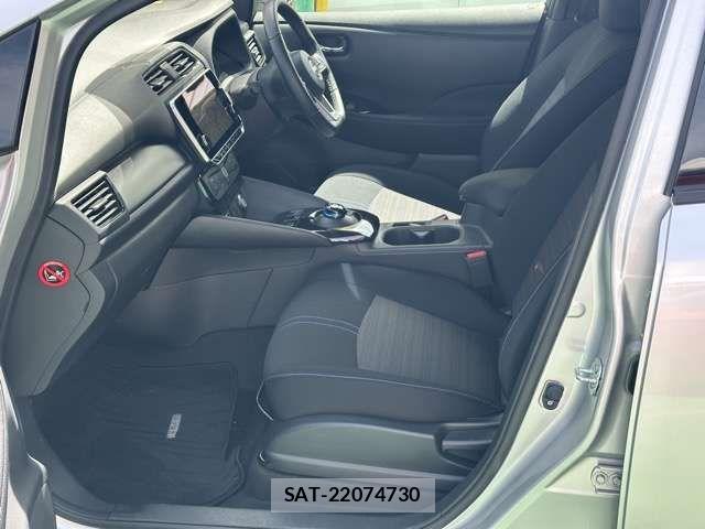 Nissan LEAF 2023-10 8796406-4