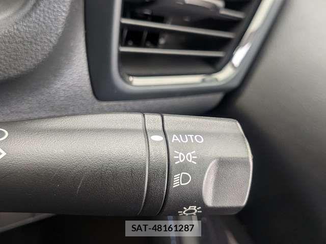 Nissan LEAF 2022-01 8796407-9