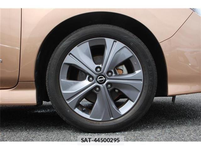 Nissan LEAF 2022-01 8796410-9