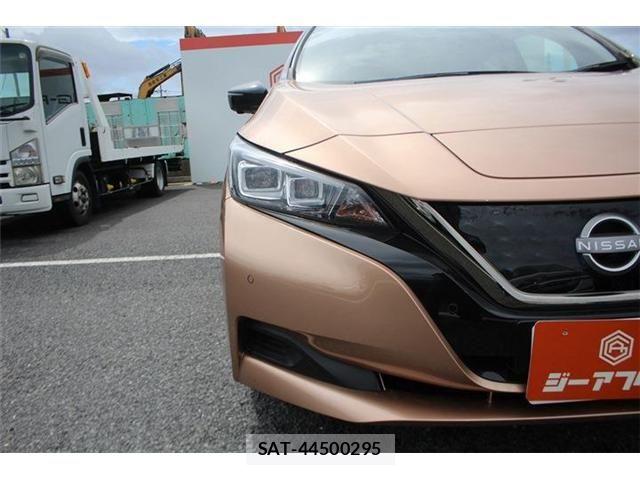 Nissan LEAF 2022-01 8796410-12