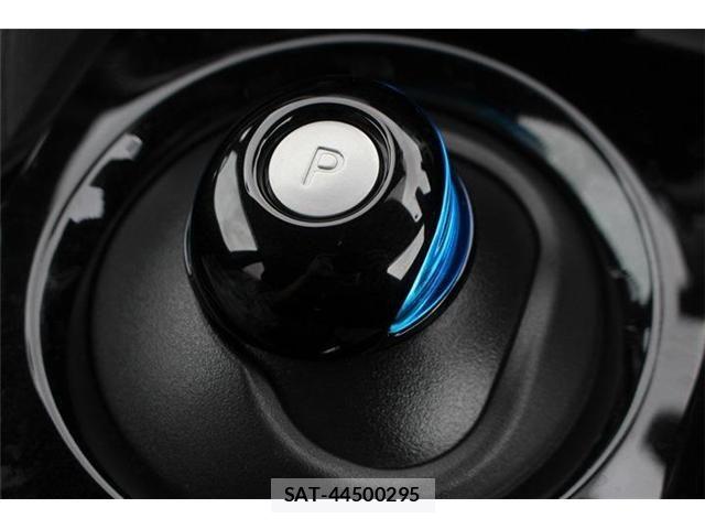 Nissan LEAF 2022-01 8796410-21