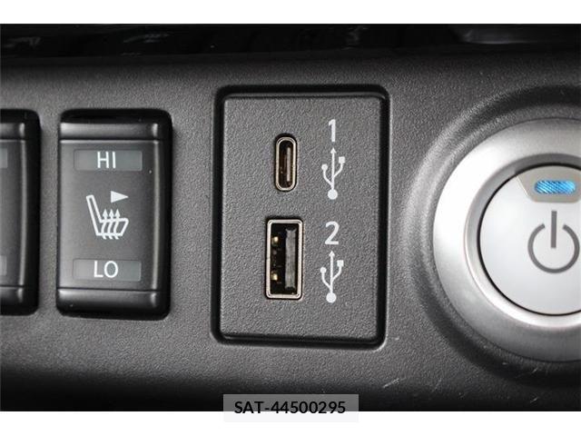 Nissan LEAF 2022-01 8796410-26