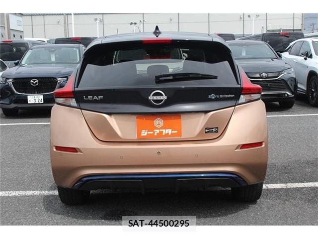 Nissan LEAF 2022-01 8796410-7