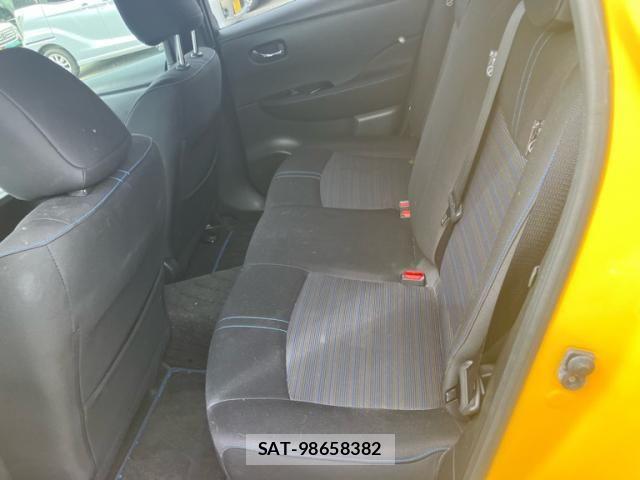 Nissan LEAF 2018-02 8796414-8