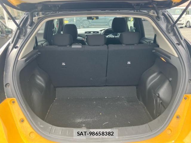 Nissan LEAF 2018-02 8796414-9