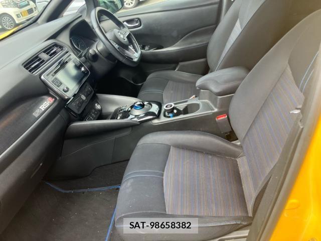 Nissan LEAF 2018-02 8796414-7