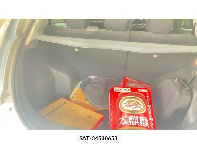 Nissan LEAF 2013-10 8829858-11