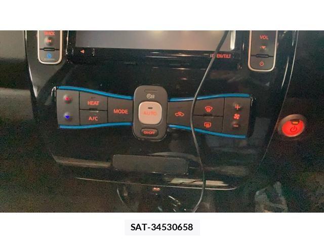 Nissan LEAF 2013-10 8829858-13