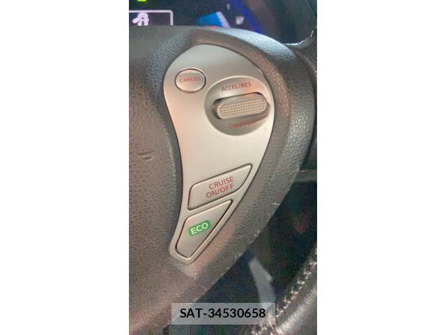 Nissan LEAF 2013-10 8829858-15
