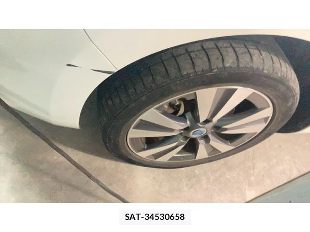 Nissan LEAF 2013-10 8829858-2