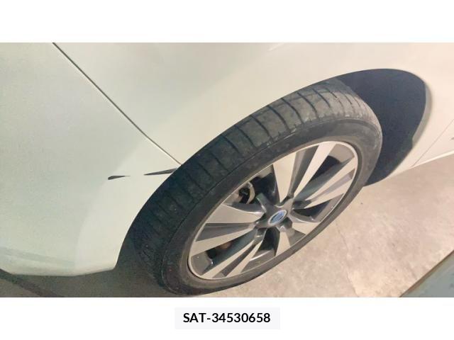 Nissan LEAF 2013-10 8829858-7