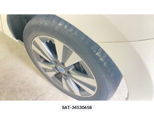 Nissan LEAF 2013-10 8829858-8